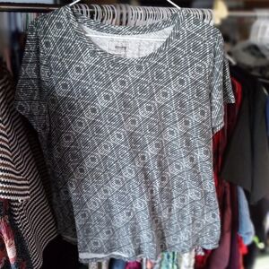 🌠 #124 Sonoma Gray and White Geometric Women's Tee